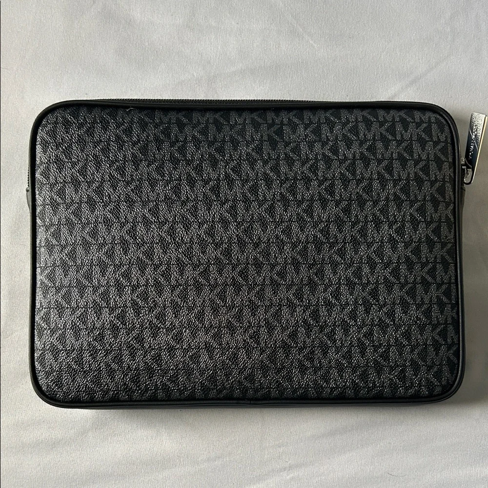 Michael Kors Kali Black Jet Set Ipad/Tablet Top Zip Padded Storage Travel Case